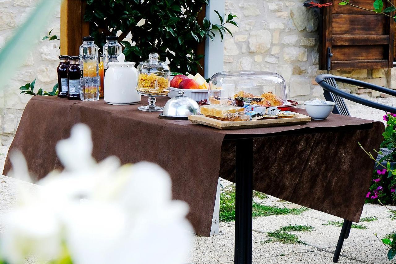 Casale Le Orme Bed & Breakfast Todi Eksteriør bilde